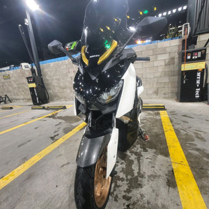 야마하 XMAX 300 스쿠터 이미지