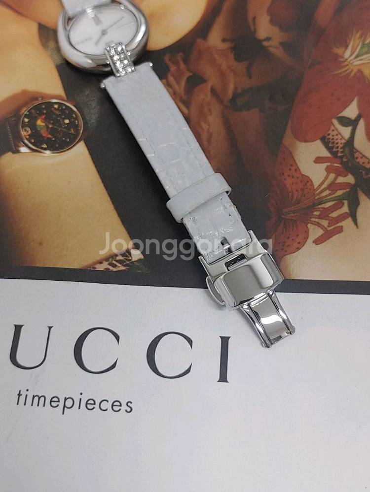 구찌 12P 다이아 자개판 여성용시계--4