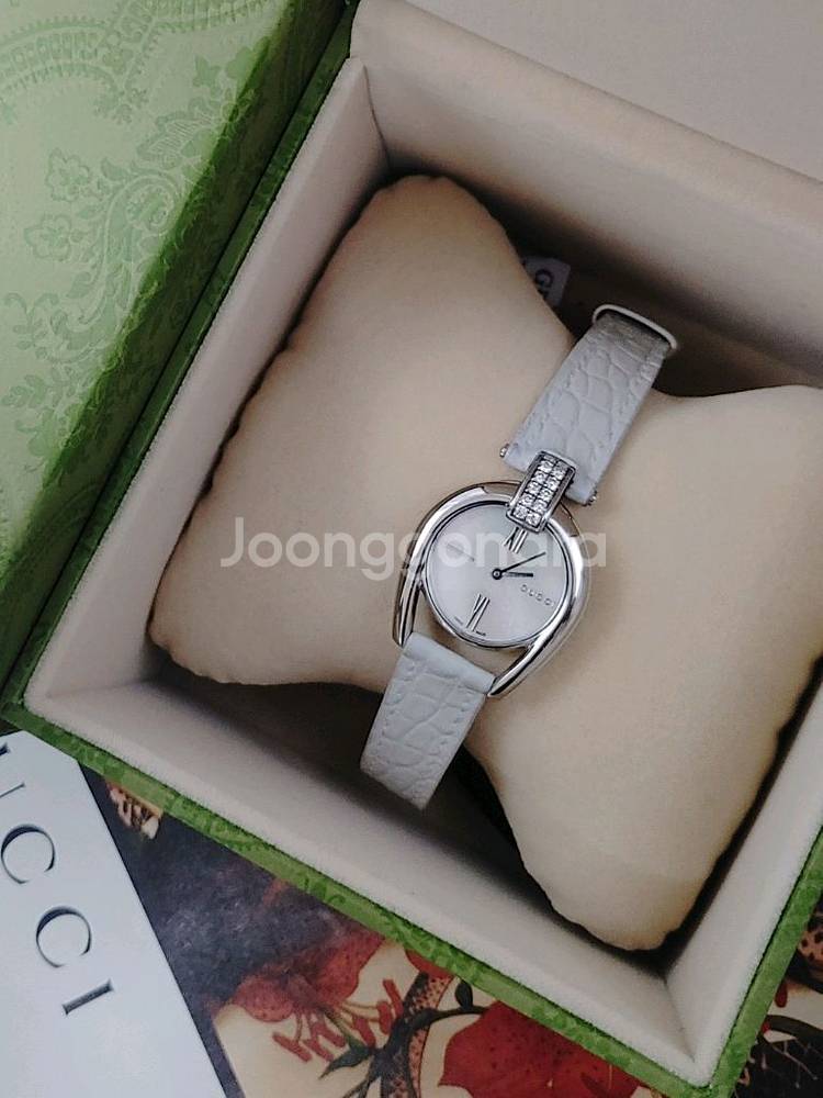 구찌 12P 다이아 자개판 여성용시계--7