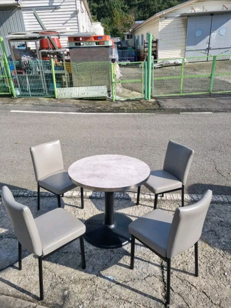 원탁 테이블 의자4개 세트 이미지