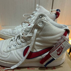 나이키 반달 하이 슈프림 신발 팝니다!!! 이미지