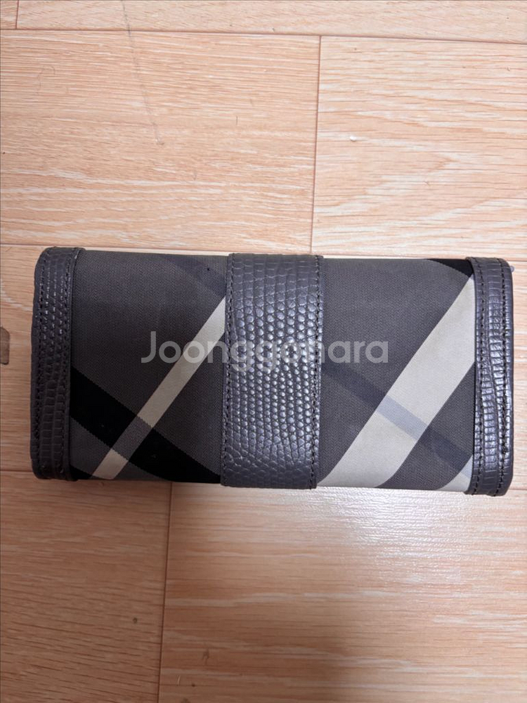 정품 버버리 체크 장지갑--1