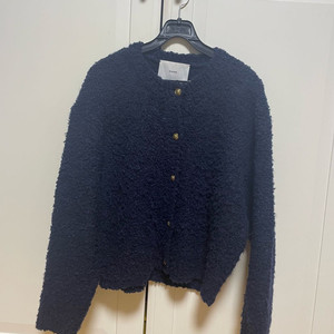 엘보른 부클 가디건