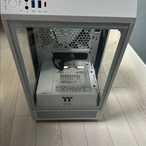 써멀테이크 tower 100 미니ITX 케이스 화이트