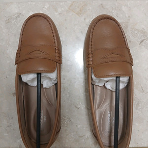 락포트 다레나 드라이빙 슈즈 230사이즈 싸게 팝니다.