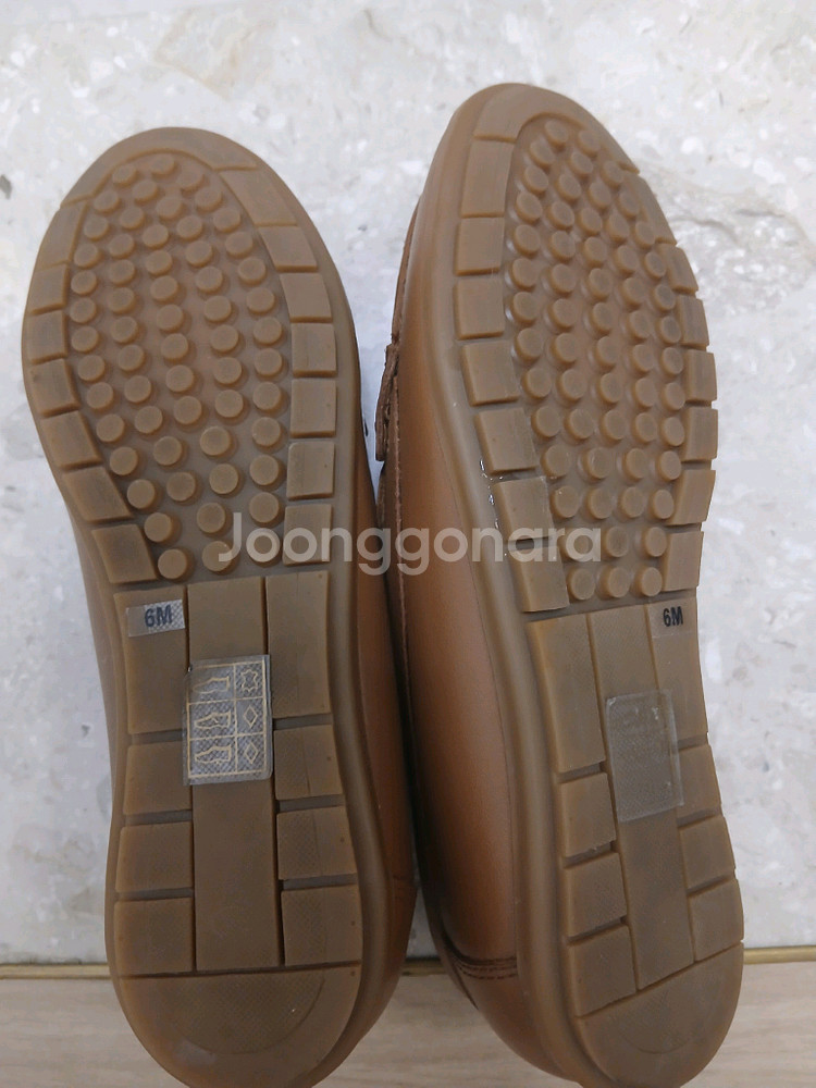 락포트 다레나 드라이빙 슈즈 230사이즈 싸게 팝니다.--2