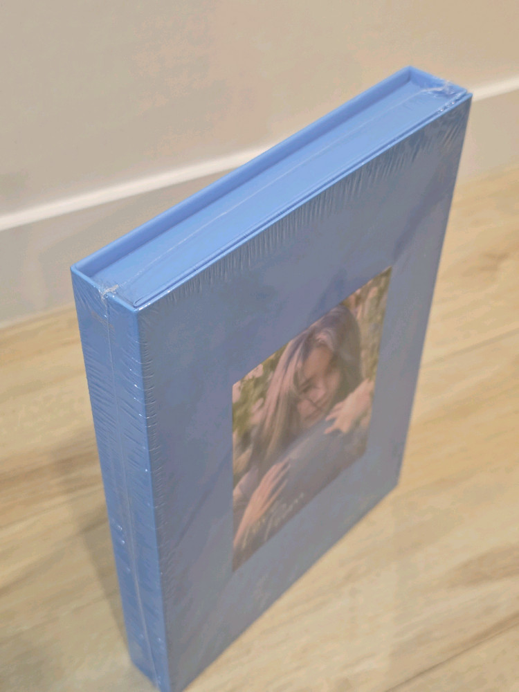 아이유 러브포엠 Love Poem 콘서트 블루레이 (미개봉)--1