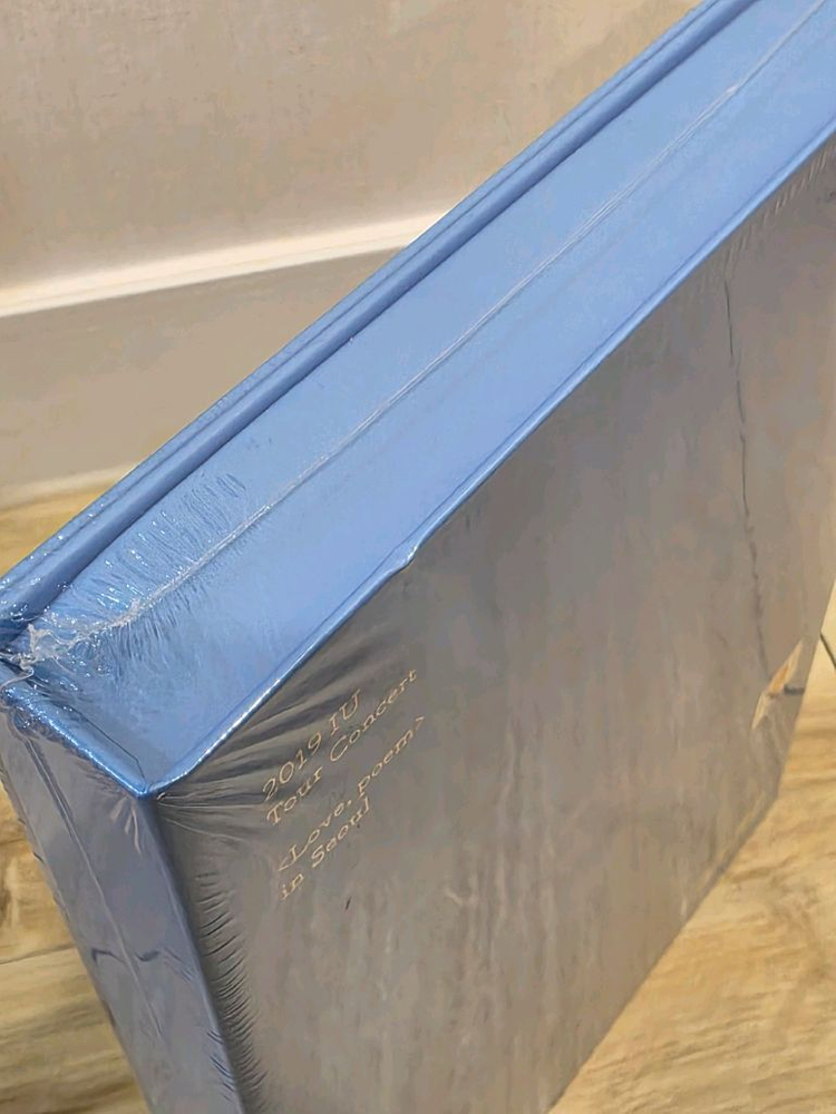 아이유 러브포엠 Love Poem 콘서트 블루레이 (미개봉)--2