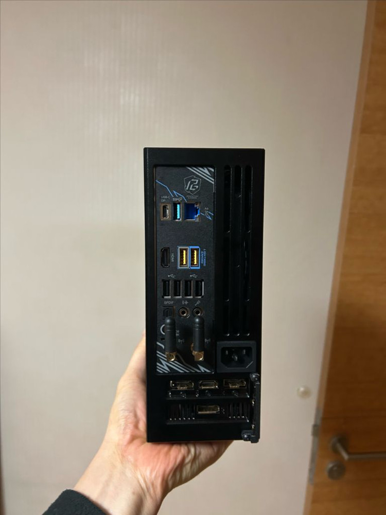 AMD 9800x3d, 지포스 5060 미니pc sff 본체--0
