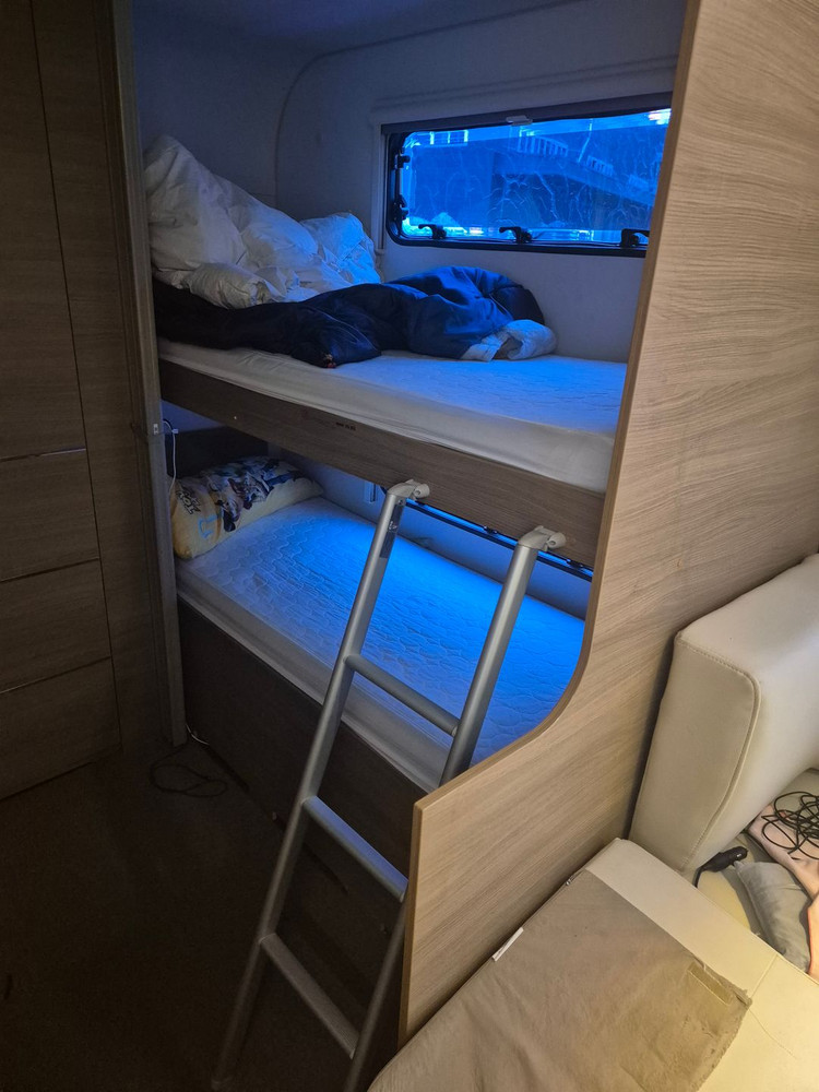 아드리아 573PT 팝니다. (2층침대 모델)--3