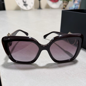 샤넬 하트 로고 선글라스