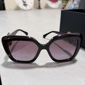 샤넬 하트 로고 선글라스