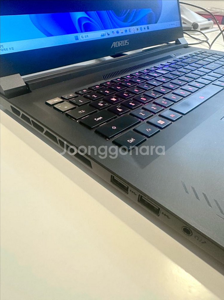 기가바이트 게이밍 노트북 어로스 AORUS 17X RTX4090 풀박스--4