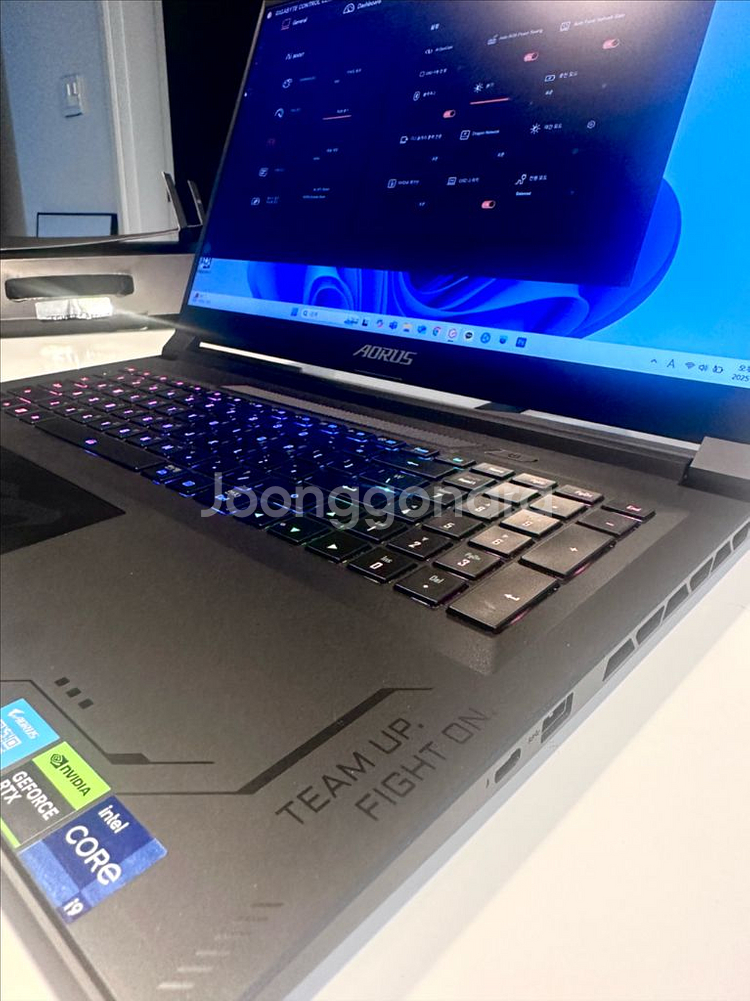 기가바이트 게이밍 노트북 어로스 AORUS 17X RTX4090 풀박스--5