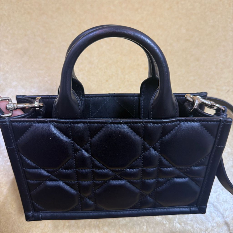 디올 북토트 미니 레더 블랙 판매! 이미지