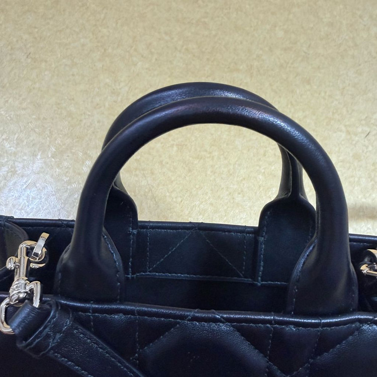 디올 북토트 미니 레더 블랙 판매! 이미지