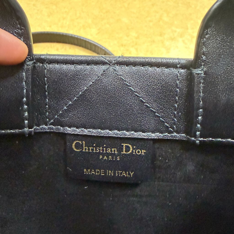 디올 북토트 미니 레더 블랙 판매! 이미지