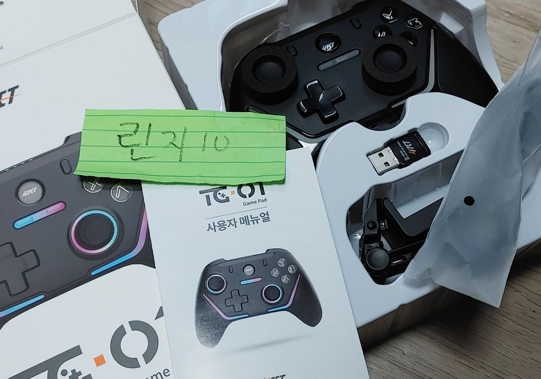 4FACT 포팩트 TG01 무선 게임패드 풀박스 팝니다--1