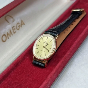 오메가 드빌 빈티지 오벌 샴페인 선레이 다이얼 쿼츠 여성시계