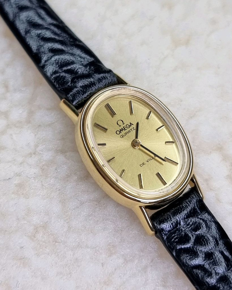 오메가 드빌 빈티지 오벌 샴페인 선레이 다이얼 쿼츠 여성시계--1