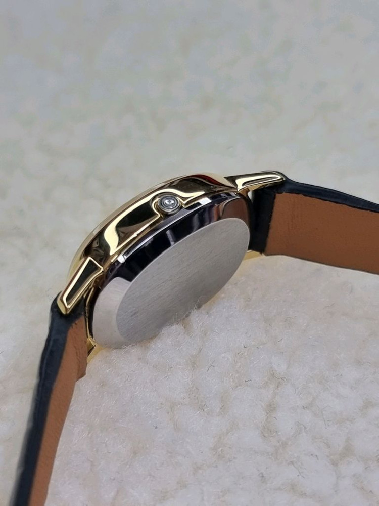 오메가 드빌 빈티지 오벌 샴페인 선레이 다이얼 쿼츠 여성시계--2