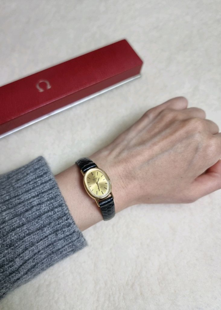 오메가 드빌 빈티지 오벌 샴페인 선레이 다이얼 쿼츠 여성시계--5