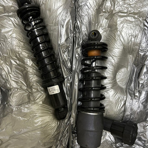 투어링 21년 로드킹스페셜 탈착 순정 리어쇼바 판매합니다 이미지