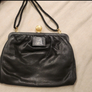 펜디 펠로니 클러치백 정품 인기제품!