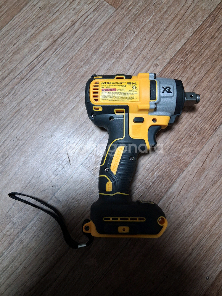디월트 DCF875 무선 임팩트렌치--1