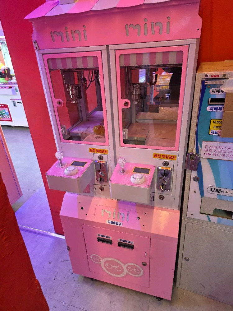 미니미니 인형뽑기계 팝니다.--1