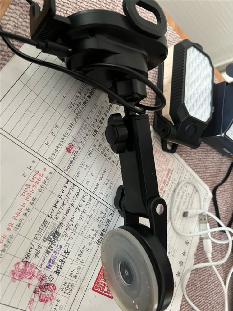 차량용 무선 충전 거치대 팝니다--2