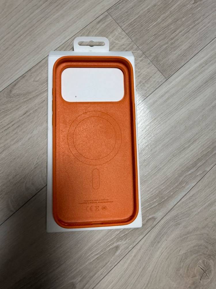 아이폰17 프로맥스 pro max 정품실리콘 오랜지 케이스팝니다--1