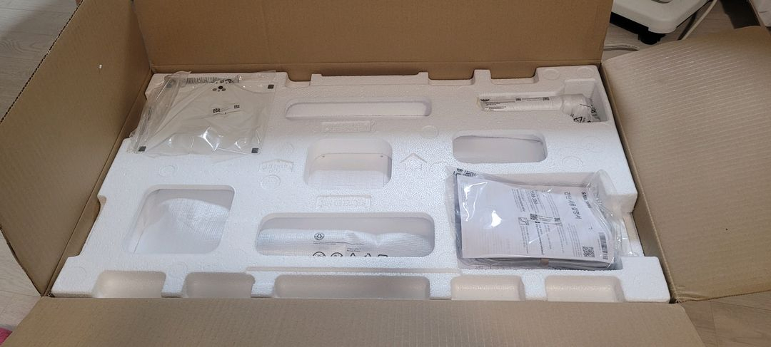 삼성 스마트 TV 32인치 + 오베닉 이동형 모니터 거치대 이미지