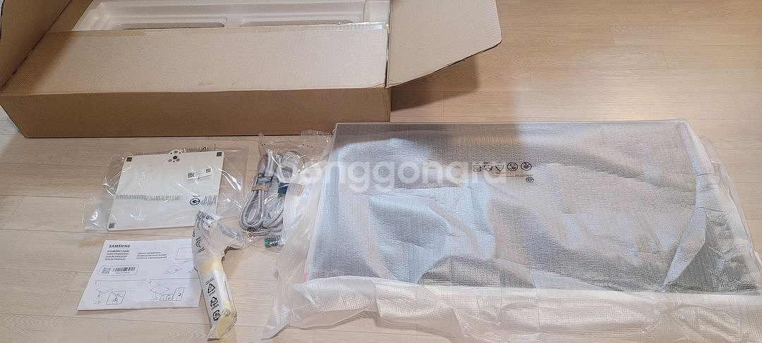 삼성 스마트 TV 32인치 + 오베닉 이동형 모니터 거치대--3