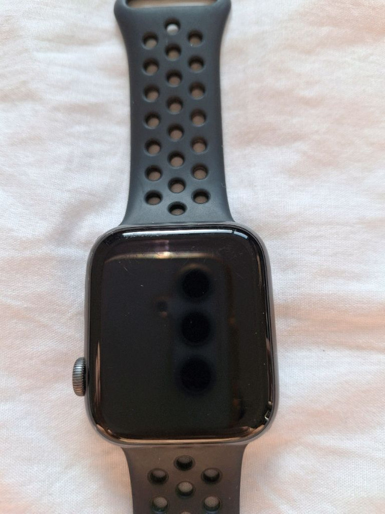 애플워치4 나이키 에디션 셀룰러(LTE)모델 44MM 판매합니다.--2