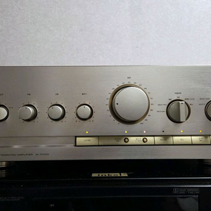 인켈 AI-7010G 스테레오 앰프입니다