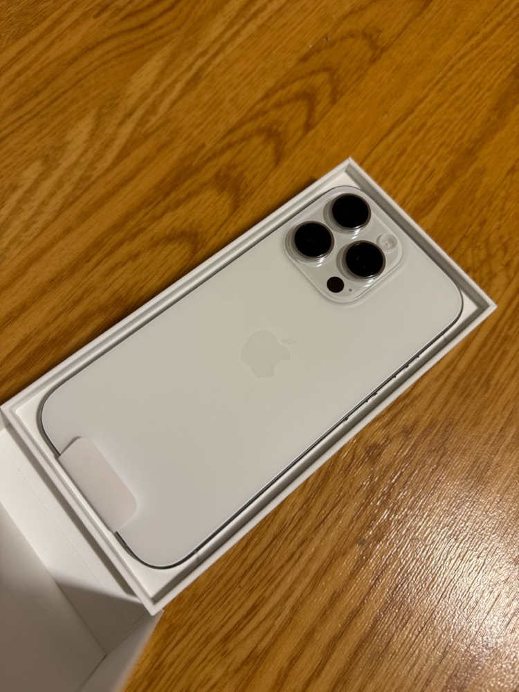 새제품 미국판 아이폰 16 Pro 화이트 128G 팝니다--1
