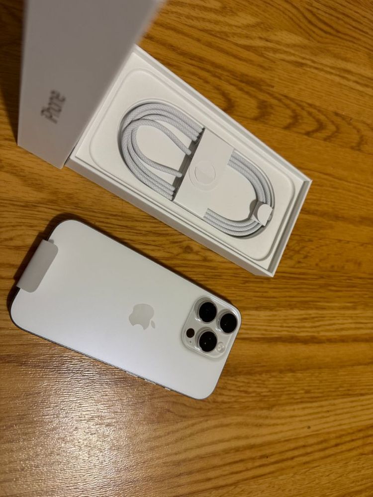 새제품 미국판 아이폰 16 Pro 화이트 128G 팝니다--2