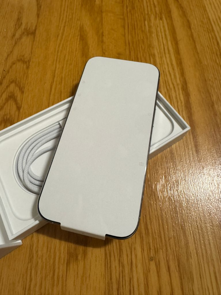 새제품 미국판 아이폰 16 Pro 화이트 128G 팝니다--3