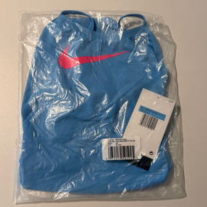 나이키 핑크스우시 26 멀티 그래픽 어드저스터블 크로스백 컷아웃