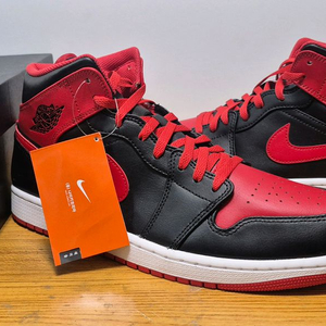나이키 에어조던1 미드 브레드(검빨) 290mm 이미지