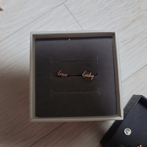 14k 로즈골드 레터링 귀걸이