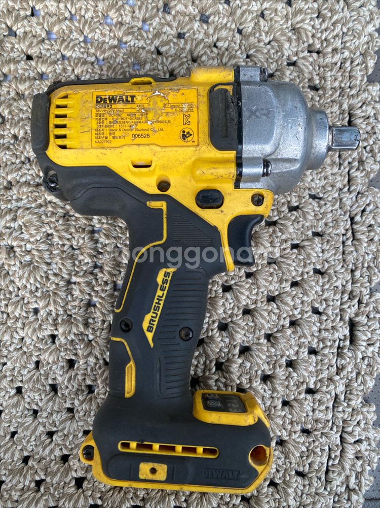 디월트 DCF865 미드토크 무선 임팩트렌치--1