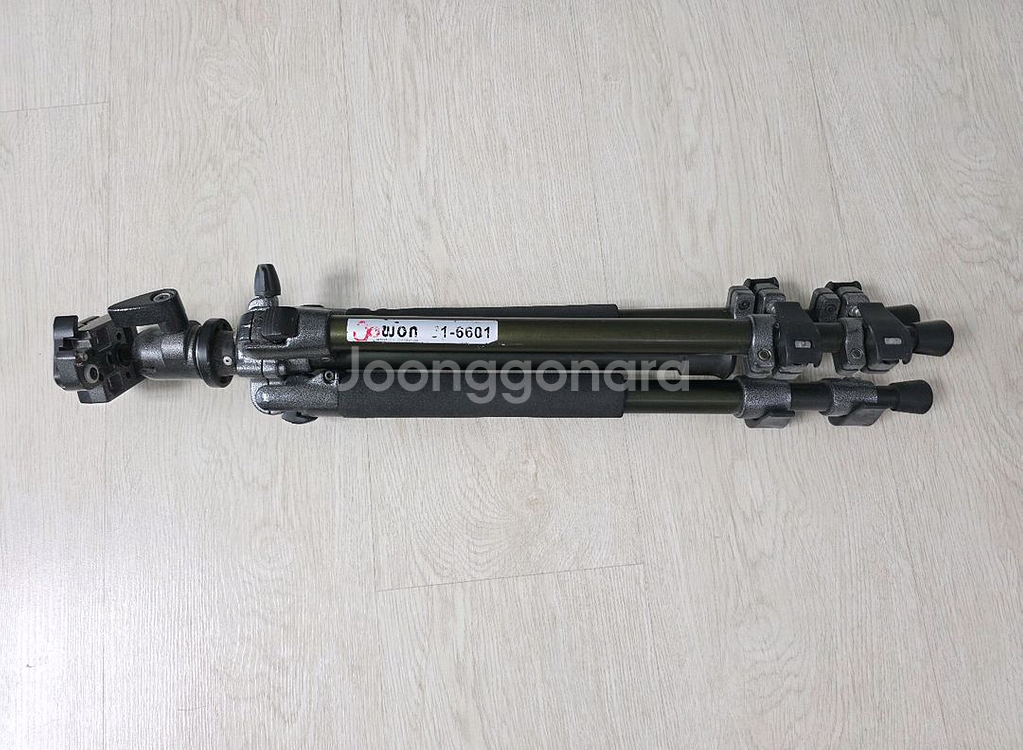 j1-6601 카메라삼각대 3만원에 판매합니다~~--1