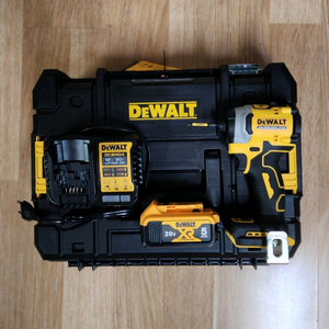 디월트/임팩 드라이버/ 20V 브러시리스/ 배터리 충전기/풀세트