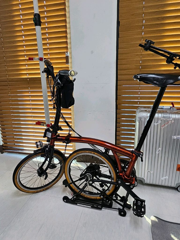 브롬톤 M6R 프레임라커 + 손 허브다이니모 + 에델룩스 전도등 후미등--1