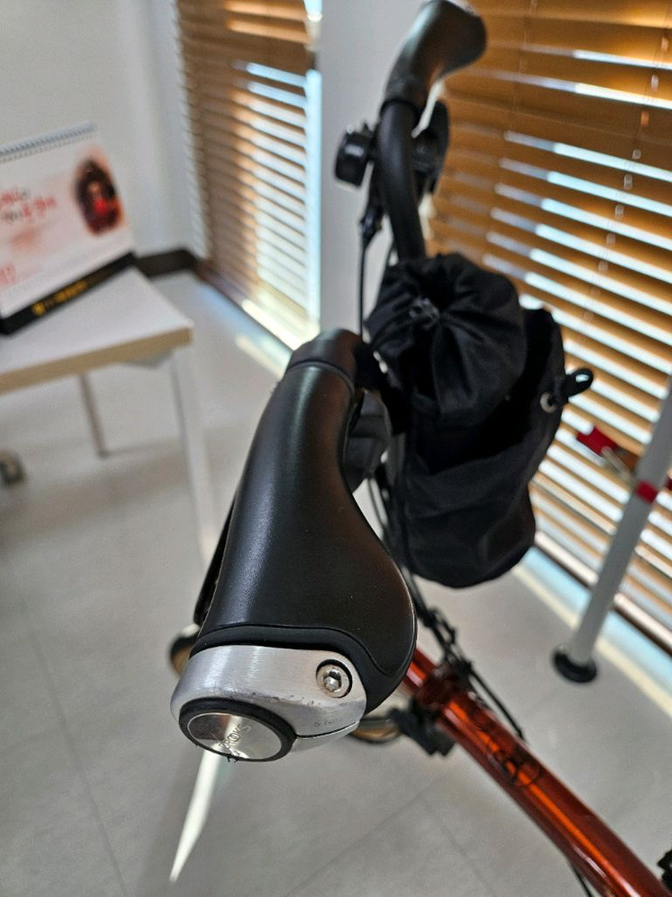 브롬톤 M6R 프레임라커 + 손 허브다이니모 + 에델룩스 전도등 후미등--8