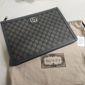 구찌 GG 수프림 클러치