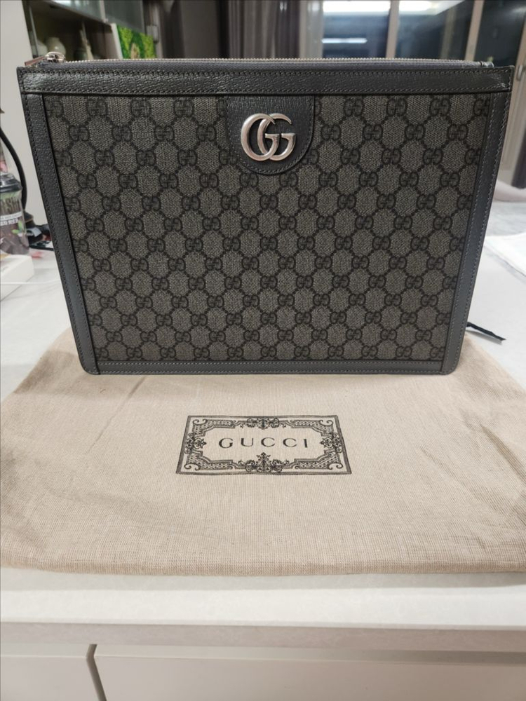 구찌 GG 수프림 클러치--1