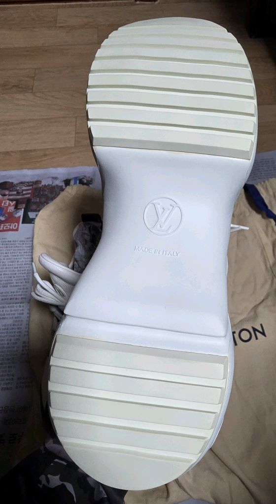 루이비통 아치라이트 스니커즈 이미지